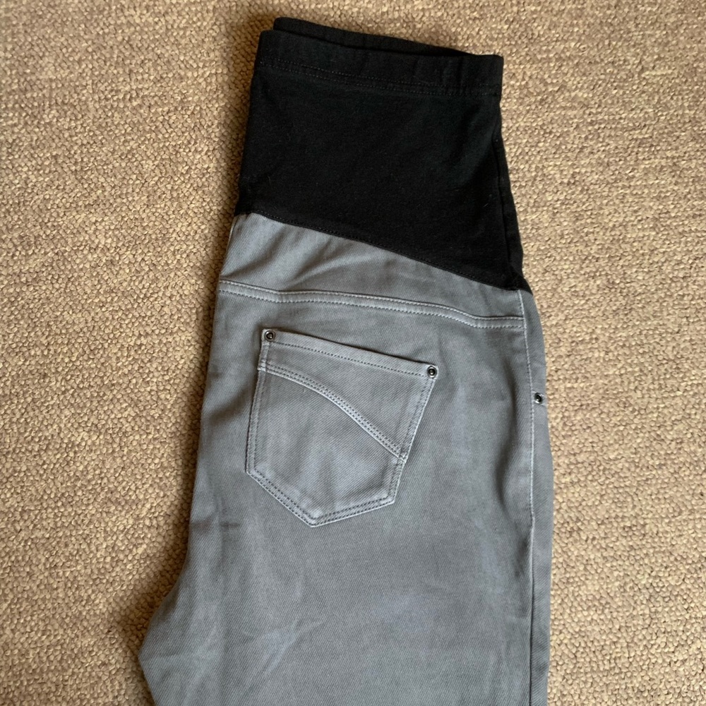 Time and Tru Maternity Jeans (Size Small)